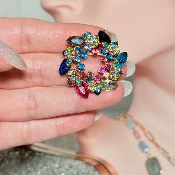 ⚜️ Multicolor Crystal Floral Brooch - Picture 4 of 7